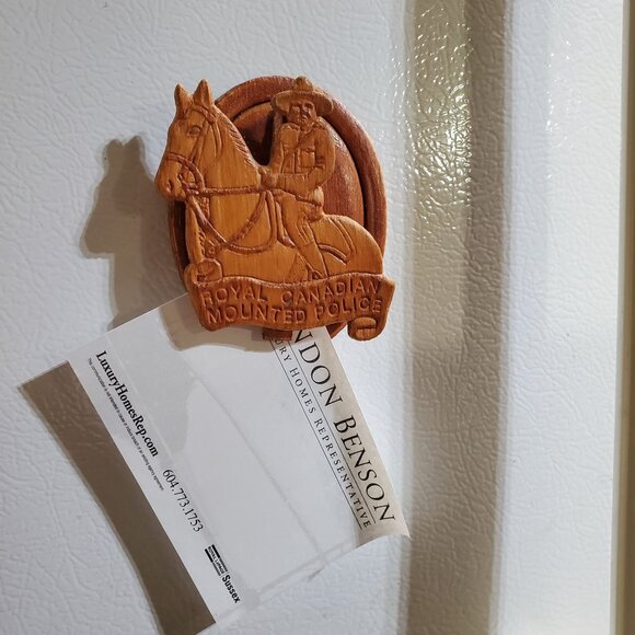 Vintage RCMP Wooden Clip Magnet – Hand Carved Royal Canadian Mounted Police Souv - Picture 5 of 15